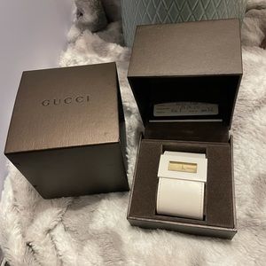 Rare Gucci 3500 cream leather G style watch. Never been worn.
